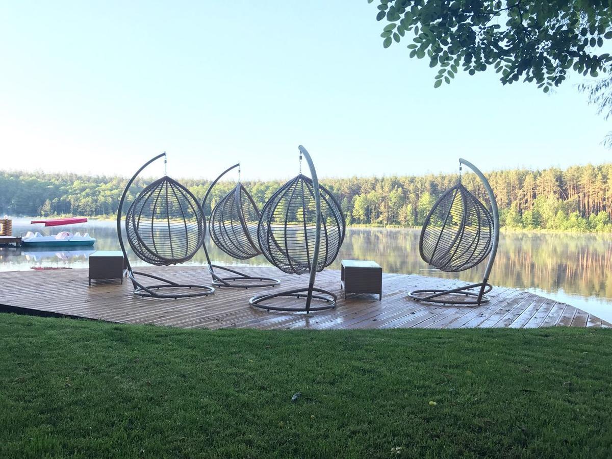 Charivne Ozero Hotell Korostyshiv Exteriör bild