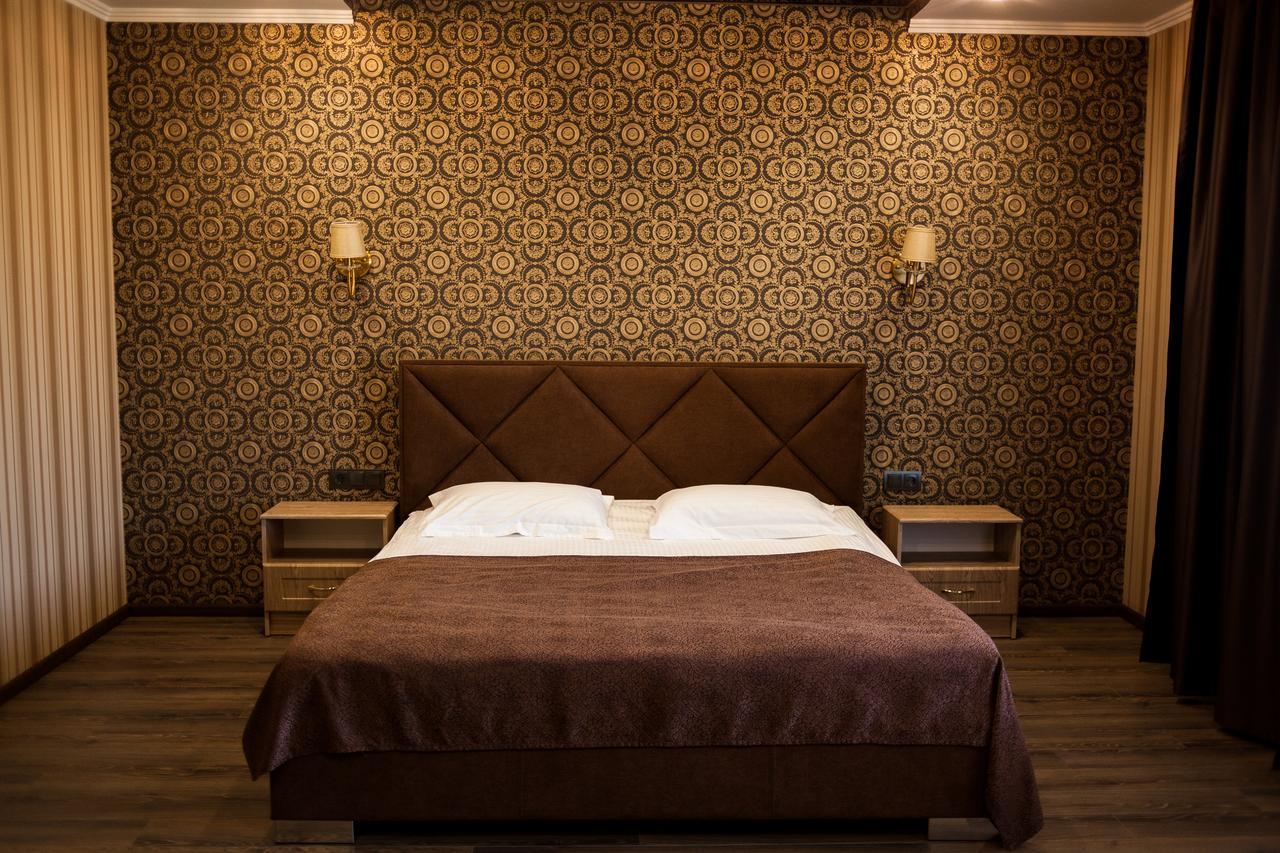 Charivne Ozero Hotell Korostyshiv Exteriör bild