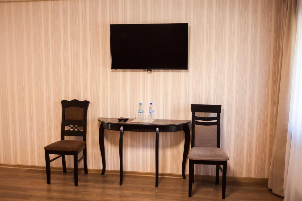 Charivne Ozero Hotell Korostyshiv Exteriör bild